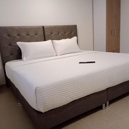 Aparta Suite Plaza Premium Bogota Bagian luar foto