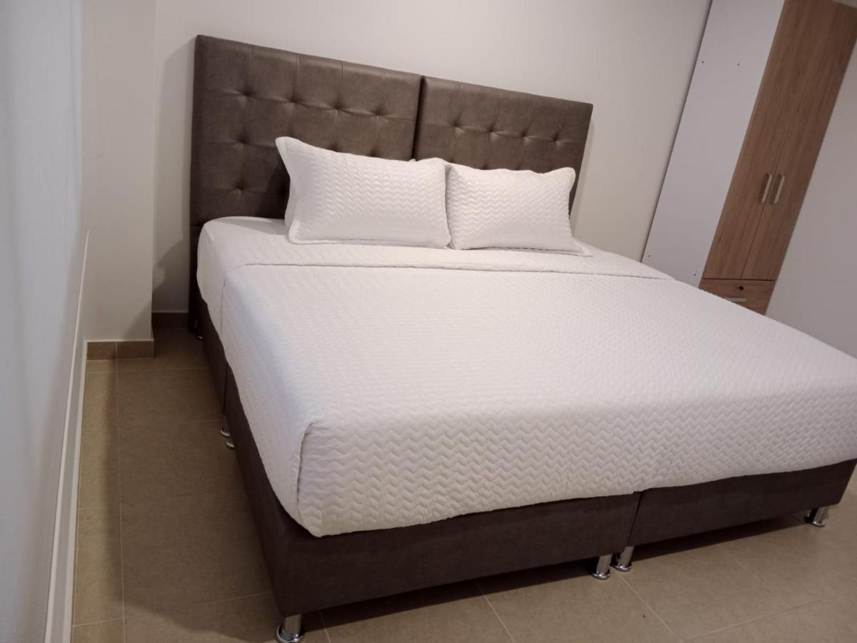 Aparta Suite Plaza Premium Bogota Bagian luar foto
