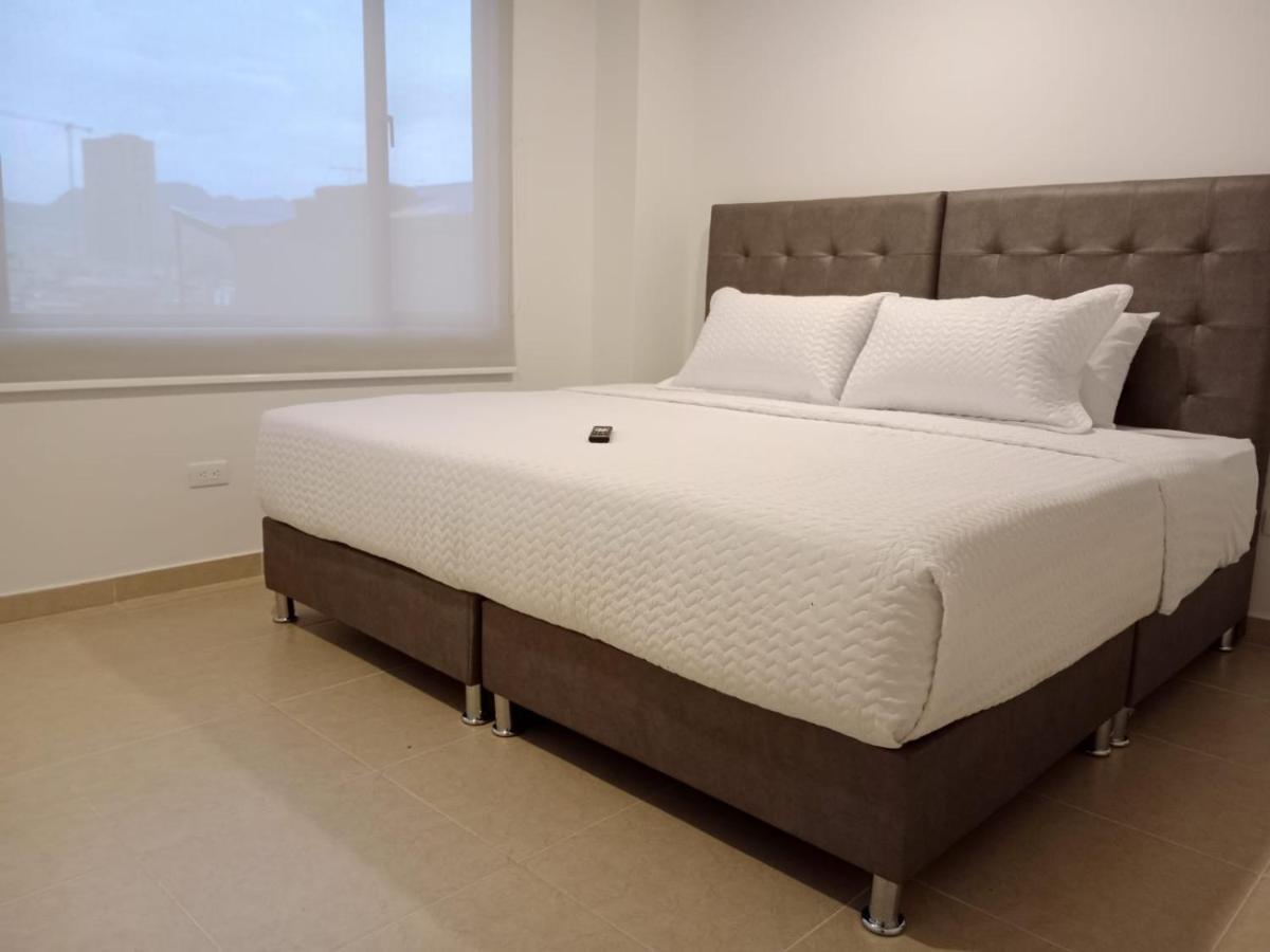 Aparta Suite Plaza Premium Bogota Bagian luar foto