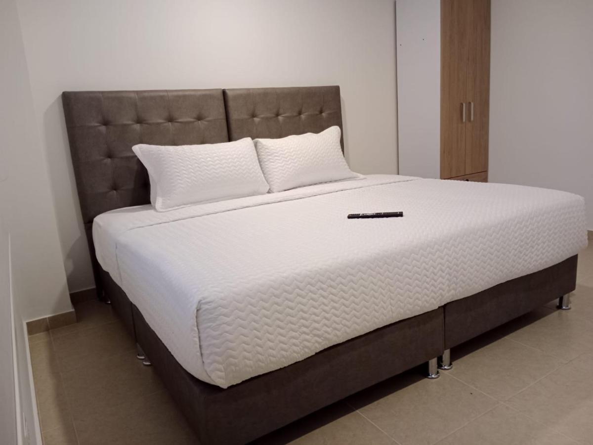 Aparta Suite Plaza Premium Bogota Bagian luar foto
