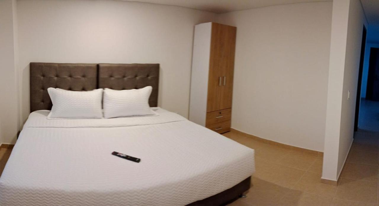 Aparta Suite Plaza Premium Bogota Bagian luar foto
